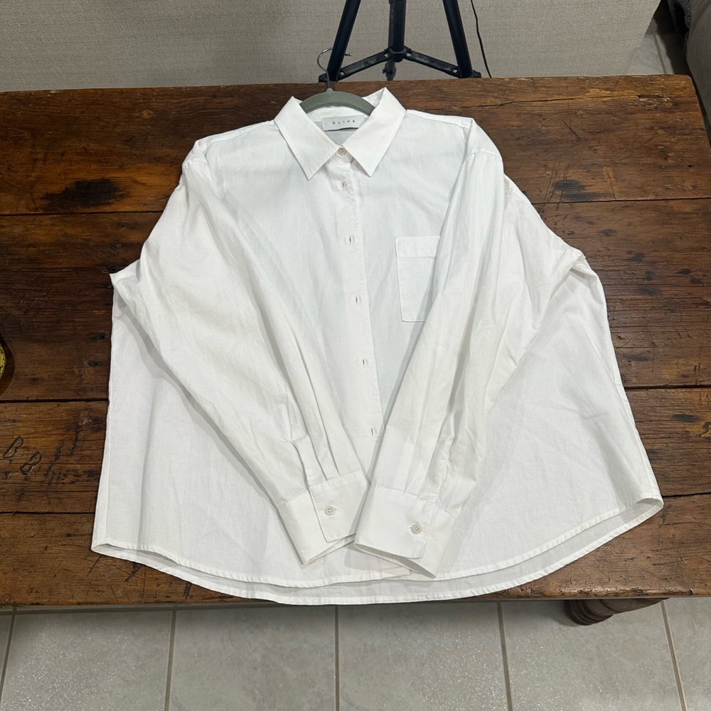 Women’s White Button up dress shirt